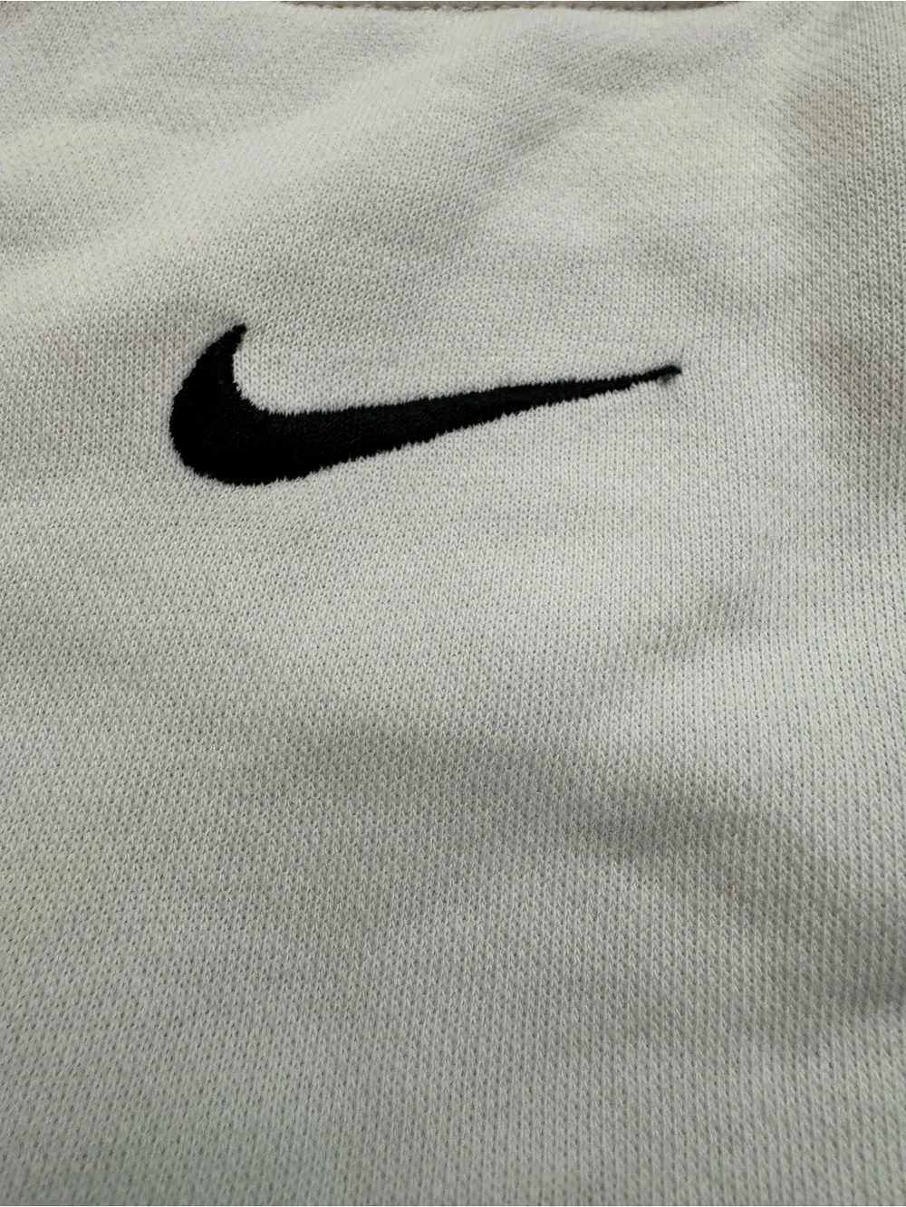Nike Women’s White Crop Box Style Sweatshirt Size Medium Center Swoosh Logo Nike